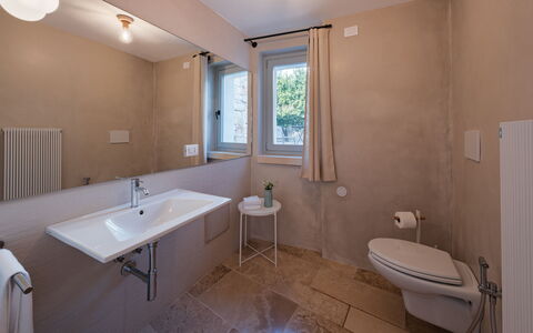 Opuntia Trulli e Lamie 10: Loodgieterswerkinrichting, Muur, Flooring, Badkamer, Verdieping, Interieur Ontwerp, Wastafel, Kraan, Wastafel In De Badkamer, Loodgieter