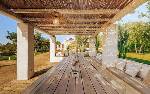 Opuntia Trulli e Lamie 10: Hout, Kolom, Veranda, Schaduw, Outdoor Structuur, Tuin, Landgoed, Landscaping, Toevlucht, Natuurlijk Materiaal