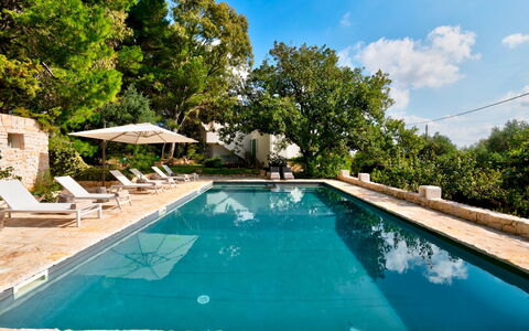 Villa Giari 8: Zwembad, Buitenmeubels, Toevlucht, Landgoed, Ligstoel, Schaduw, Eco Hotel, Hacienda, Villa, Waterpartij