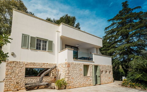 Villa Giari 8: Huis, Architectuur, Woongebied, Huis, Deur, Landgoed, Landscaping, Ontwerp, Villa, Balkon