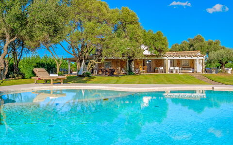 Villa Typha 10: Blauw, Zwembad, Toevlucht, Schaduw, Landgoed, Gazon, Eco Hotel, Villa, Landscaping, Hacienda