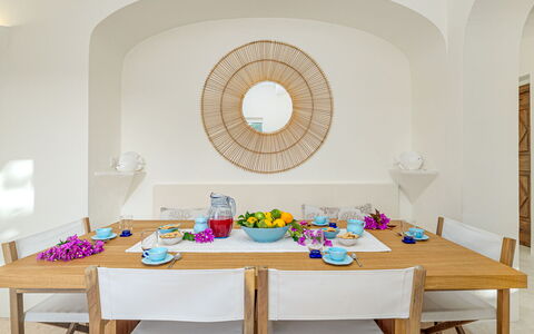 Villa Anga 10+1: Meubilair, Tafel, Interieur Ontwerp, Hout, Textiel, Tableware, Stoel, Verlichting, Flooring, Eetkamer