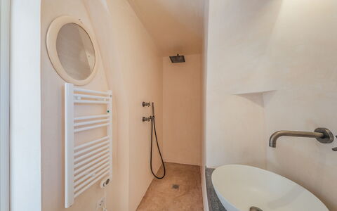 Borgo Dell'Agrumeto 8: Loodgieterswerkinrichting, Flooring, Verdieping, Badkamer, Interieur Ontwerp, Plafond, Loodgieter, Kamer, Kraan, Toilet
