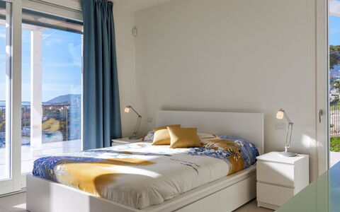 Villa Gioia 8: Meubilair, Interieur Ontwerp, Bed, Slaapkamer, Muur, Flooring, Kamer, Hout, Verdieping, Laken