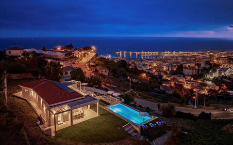 Villa Gioia 8: Zwembad, Toevlucht, Landgoed, Schemer, Badplaats, Villa, Hotel, Avond, Eco Hotel, Badplaats