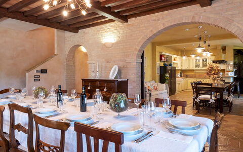 Villa Isotta 8+4: Meubilair, Interieur Ontwerp, Flooring, Tafel, Stoel, Plafond, Hout, Eetkamer, Keuken En Eettafel, Verdieping