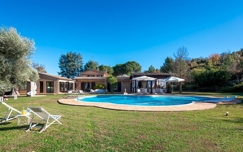 Villa Isotta 8+4: Zwembad, Toevlucht, Landgoed, Schaduw, Hacienda, Villa, Herenhuis, Boerderij, Eco Hotel, Gazon