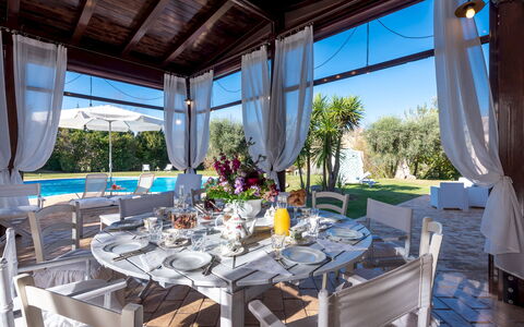 Villa Isotta 8+4: Meubilair, Zwembad, Toevlucht, Stoel, Eco Hotel, Restaurant, Buitenmeubels, Canopy, Hacienda, Schaduw
