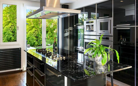 Villa Vae Victis 6: Interieur Ontwerp, Keuken, Toestel Van De Keuken, Major Appliance, Huis, Countertop, Meubilair, Flooring, Verlichting, Huishoudapparatuur