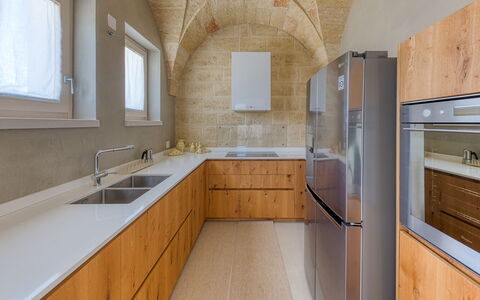 Villa Porta Azzurra 6+2: Flooring, Hout, Verdieping, Interieur Ontwerp, Plafond, Countertop, Tegel, Keuken, Beits, Cabinetry