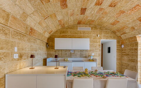 Villa Porta Azzurra 6+2: Interieur Ontwerp, Plafond, Flooring, Verdieping, Steen, Keuken, Natuurlijk Materiaal, Stenen Muur, Tegel, Lichte Inrichting