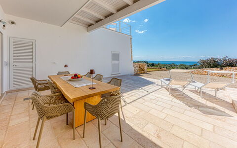 Villa Porta Azzurra 6+2: Stoel, Zee, Buitenmeubels, Oceaan, Schaduw, Balkon, Toevlucht, Villa, Tropen, Tegel
