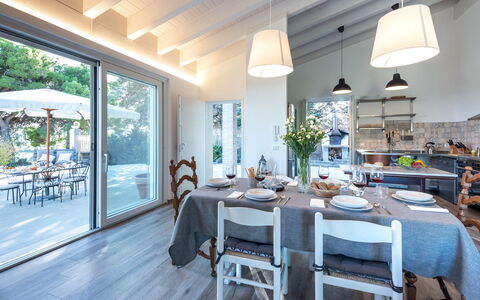 Dimora Campo delle Mura 4+2: Meubilair, Stoel, Interieur Ontwerp, Tafel, Keuken En Eettafel, Huis, Flooring, Plafond, Verdieping, Eetkamer