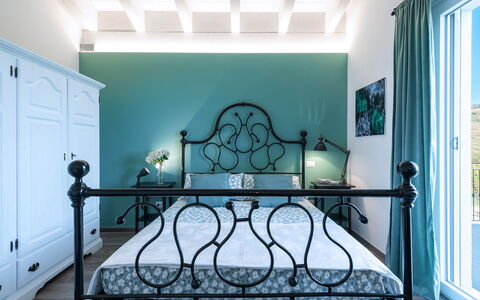 Dimora Campo delle Mura 4+2: Meubilair, Blauw, Interieur Ontwerp, Flooring, Verdieping, Slaapkamer, Verlichting, Plafond, Kamer, Bed