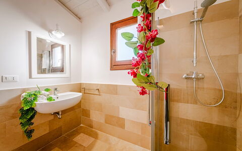 Masseria Samali 14+4: Badkamer, Loodgieterswerkinrichting, Flooring, Interieur Ontwerp, Verdieping, Loodgieter, Kraan, Wastafel In De Badkamer, Kamerplant, Bloempot