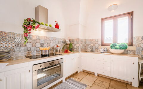Masseria Samali 14+4: Interieur Ontwerp, Keuken, Flooring, Verdieping, Countertop, Cabinetry, Tegel, Plafond, Toestel Van De Keuken, Kamer