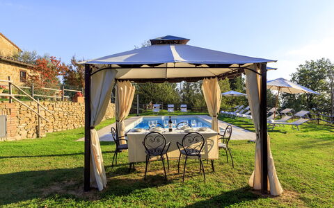 Villa le Tornaie 14: Canopy, Meubilair, Prieel, Buitenmeubels, Schaduw, Tent, Outdoor Structuur, Stoel, Paraplu, Tuin