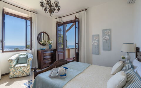 Villa ai Venti 8: Meubilair, Verdieping, Interieur Ontwerp, Zee, Slaapkamer, Linens, Toevlucht, Stoel, Appartement, Oceaan