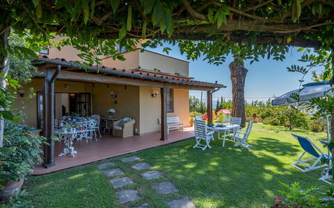 Villa ai Venti 8: Tuin, Meubilair, Backyard, Stoel, Buitenmeubels, Schaduw, Werf, Toevlucht, Eco Hotel, Gazon