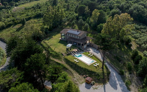 Villa Dada 10: Landschap, Landgoed, Land Lot, Huis, Landelijk Gebied, Verblijf, Boerderij, Heuvel Station, Zwembad, Vogelperspectief