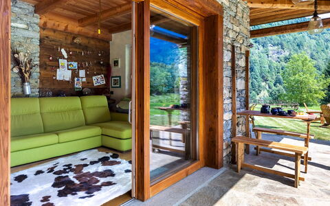 Chalet Walser 4+2: Hout, Huis, Verblijf, Blokhut, Beits, Hardwood, Natuurlijk Materiaal, Stoel, Veranda, Timmerhout