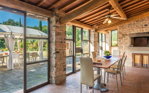 Casale la Splendida 10: Meubilair, Hout, Tafel, Keuken En Eettafel, Interieur Ontwerp, Stoel, Plafond, Flooring, Eetkamer, Deur