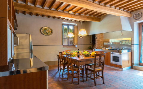 Casale la Splendida 10: Meubilair, Interieur Ontwerp, Keuken, Flooring, Countertop, Hout, Plafond, Cabinetry, Verdieping, Huis