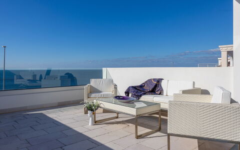 Villa Ristola 6: Flooring, Verdieping, Meubilair, Interieur Ontwerp, Stoel, Zee, Appartement, Oceaan, Toevlucht, Hotel