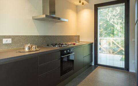 Onda 8: Keuken, Countertop, Interieur Ontwerp, Major Appliance, Fornuis, Toestel Van De Keuken, Huis, Gasfornuis, Cabinetry, Huishoudapparatuur