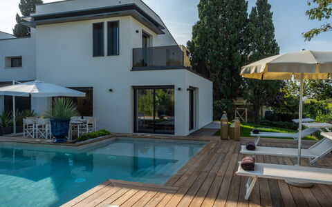 Onda 8: Zwembad, Gebouw, Woongebied, Huis, Huis, Toevlucht, Landgoed, Villa, Eco Hotel, Landscaping