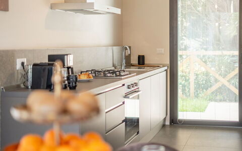 Marea 8: Keuken, Countertop, Meubilair, Toestel Van De Keuken, Interieur Ontwerp, Major Appliance, Flooring, Hout, Cabinetry, Huishoudapparatuur