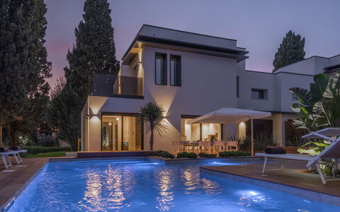 Marea 8: Zwembad, Woongebied, Huis, Huis, Landgoed, Toevlucht, Villa, Herenhuis, Landscaping, Eco Hotel