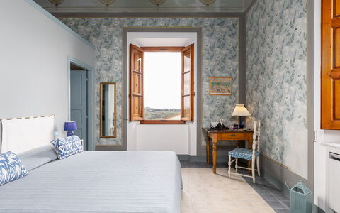 Villa Treggiaia 12+2: Interieur Ontwerp, Meubilair, Flooring, Verdieping, Kamer, Linens, Slaapkamer, Fotolijst, Stoel, Bed