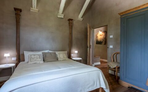 Villa Dianella 8+2: Interieur Ontwerp, Slaapkamer, Meubilair, Muur, Bed, Laken, Hout, Flooring, Verdieping, Bedding