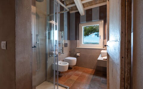 Villa Dianella 8+2: Muur, Flooring, Hout, Verdieping, Interieur Ontwerp, Loodgieterswerkinrichting, Plafond, Verlichting, Kamer, Badkamer