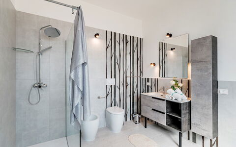 Nova Domus 6: Interieur Ontwerp, Flooring, Verdieping, Loodgieterswerkinrichting, Verlichting, Huis, Meubilair, Tegel, Badkamer, Loodgieter