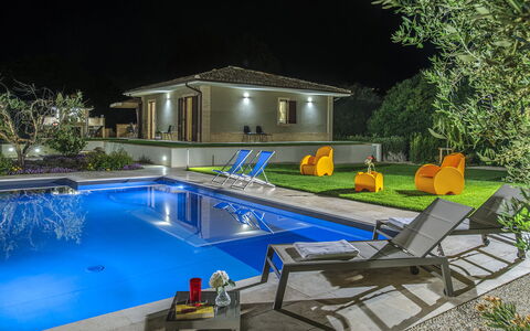 Villino le Moie 4+2: Zwembad, Toevlucht, Landgoed, Tuin, Huis, Backyard, Eco Hotel, Samengesteld Materiaal, Landscaping, Buitenmeubels