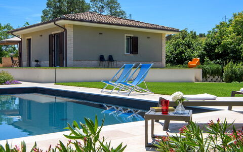 Villino le Moie 4+2: Zwembad, Buitenmeubels, Woongebied, Huis, Huis, Toevlucht, Landgoed, Meubilair, Tuin, Samengesteld Materiaal