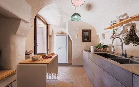 Masseria Muto 6: Muur, Interieur Ontwerp, Flooring, Keuken, Meubilair, Huis, Verdieping, Countertop, Plafond, Loodgieterswerkinrichting