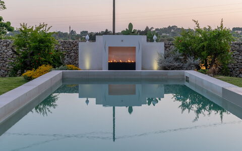 Masseria Muto 6: Samengesteld Materiaal, Tuin, Zwembad, Waterpartij, Beton, Landscaping, Schaduw, Natuurlijk Materiaal, Ontwerp, Landschap Verlichting