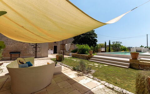 Masseria Muto 6: Schaduw, Zwembad, Buitenmeubels, Flagstone, Hacienda, Backyard, Outdoor Structuur, Stoel, Binnenplaats, Tegel