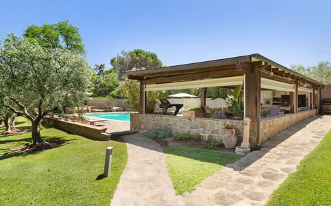 Villa Castiglione 9: Zwembad, Toevlucht, Schaduw, Tuin, Backyard, Landgoed, Flagstone, Eco Hotel, Buitenmeubels, Landscaping