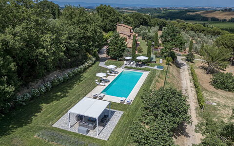 Villa Pianello 10: Zwembad, Landgoed, Landscaping, Villa, Park, Buitenmeubels, Backyard, Hacienda, Toevlucht, Plantage