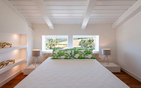Villa Bianca 10: Bed, Interieur Ontwerp, Slaapkamer, Muur, Bedding, Meubilair, Laken, Hout, Verdieping, Flooring