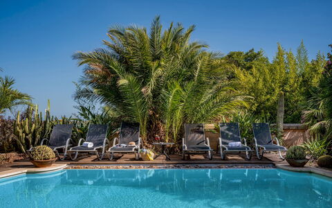 Villa Ashram 6: Zwembad, Blauw, Toevlucht, Buitenmeubels, Eco Hotel, Ligstoel, Meubilair, Stoel, Tropen, Hacienda