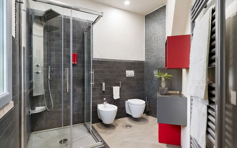 Villa Tiberio 6+2: Muur, Loodgieterswerkinrichting, Flooring, Interieur Ontwerp, Wastafel, Badkamer, Verdieping, Toilet, Loodgieter, Wastafel In De Badkamer