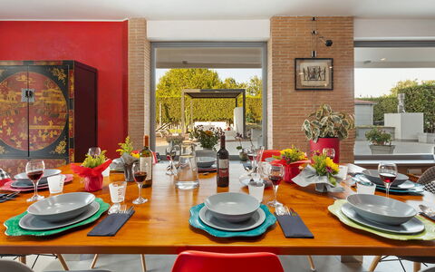 Villa Tiberio 6+2: Meubilair, Interieur Ontwerp, Tafel, Tableware, Stoel, Eetkamer, Keuken En Eettafel, Tafelkleed, Verlichting, Kamer