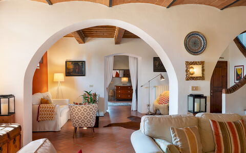 Villa Allodola 12: Meubilair, Interieur Ontwerp, Muur, Flooring, Plafond, Bankstel, Verdieping, Huis, Stoel, Woonkamer