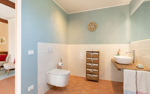 Villa Allodola 12: Flooring, Verdieping, Interieur Ontwerp, Loodgieterswerkinrichting, Badkamer, Huis, Loodgieter, Kamer, Kraan, Tegel