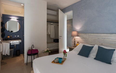 Villa Il Melograno 4+2: Meubilair, Muur, Interieur Ontwerp, Slaapkamer, Flooring, Verdieping, Laken, Linens, Textiel, Bed